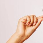 Ilustrasi Warna Kotoran Telinga dan Artinya