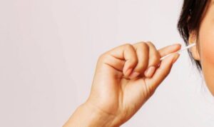 Ilustrasi Warna Kotoran Telinga dan Artinya