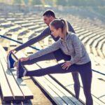 Ilustrasi orang jalan kaki untuk menurunkan berat badan dengan teknik yang benar