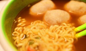 Ilustrasi Bahaya konsumsi mie instan untuk kesehatan tubuh